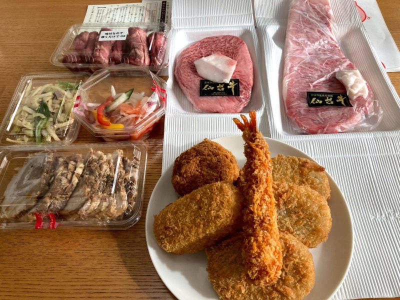 仙台の人気店「肉のいとう」で購入したお肉やお惣菜