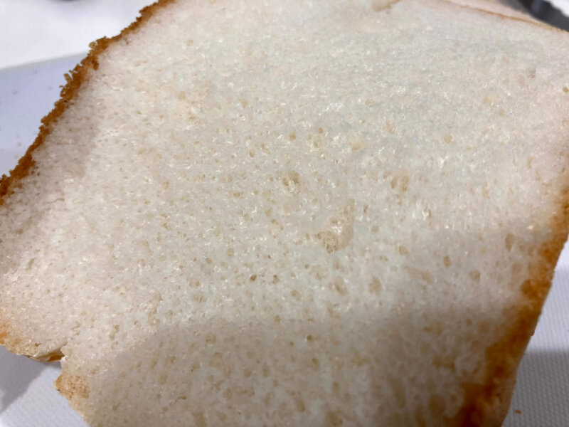 パン用米粉「ミズホチカラ」の米粉パンの断面