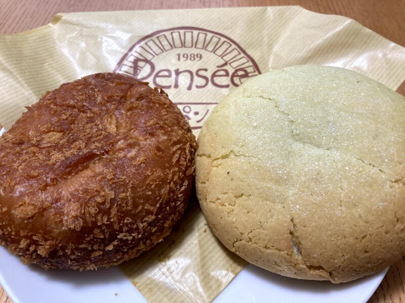 パン工房「パンセ」松島店で購入した牡蠣カレーパンとずんだメロンパン