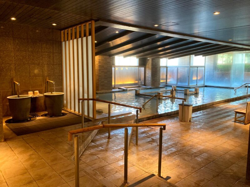 『鳴子ホテル』芭蕉の湯のとっても広い内湯