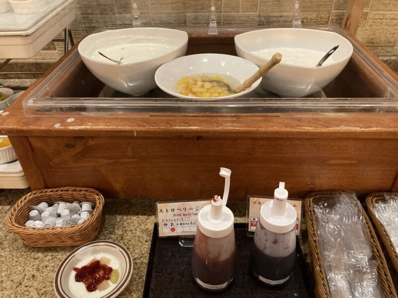 『湯元吉祥』朝食バイキングのヨーグルト＆杏仁豆腐コーナー