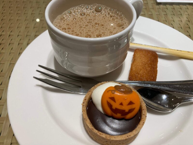 別府温泉杉乃井ホテル　Seeds（シーズ）ディナーバイキングのハロウィンケーキ＆コーヒー