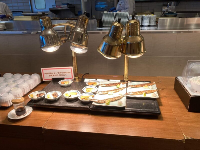 別府温泉杉乃井ホテル　Seeds（シーズ）朝食バイキングの焼き魚コーナー