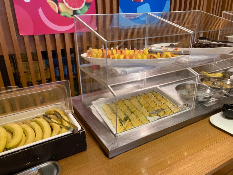 別府温泉杉乃井ホテル　Seeds（シーズ）朝食バイキングのフルーツコーナー