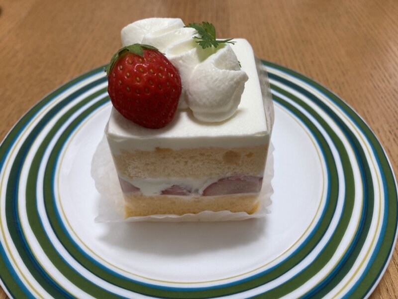 『FRESH BAKERY & CAKE 石井屋』の『苺のショートケーキ』