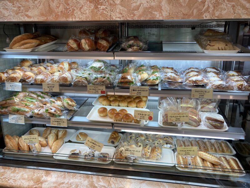 『FRESH BAKERY & CAKE 石井屋』のサンドウィッチコーナー
