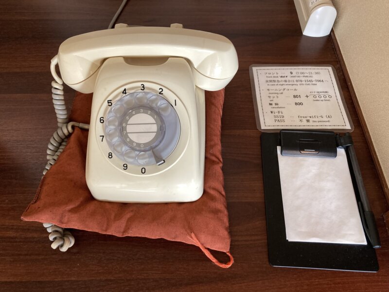 『蔵王温泉 おおみや旅館』部屋のレトロな電話