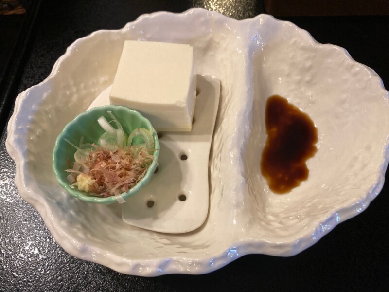 『おおみや旅館』の朝食『冷やし絹豆腐』