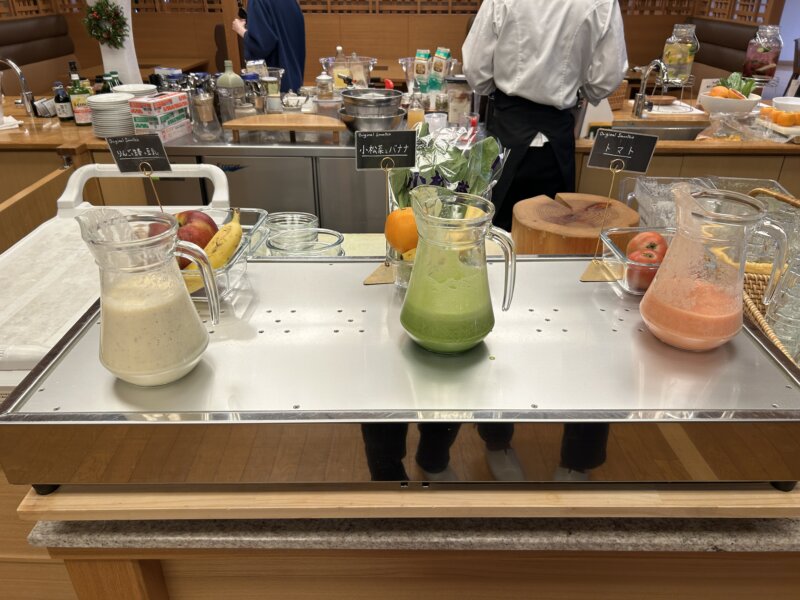 「蔵王の森」がつくる美と健康の温泉宿　ゆと森倶楽部　朝食の3種類のスムージー