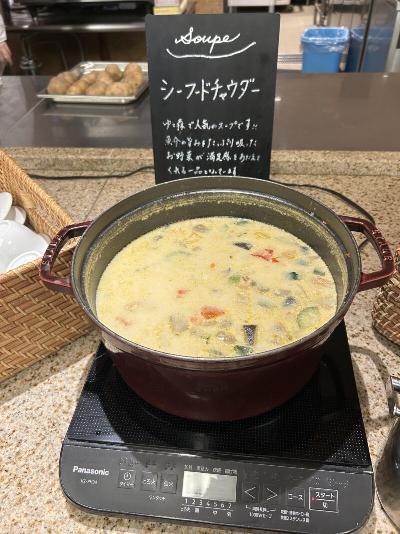 「蔵王の森」がつくる美と健康の温泉宿　ゆと森倶楽部　朝食のシーフードチャウダー