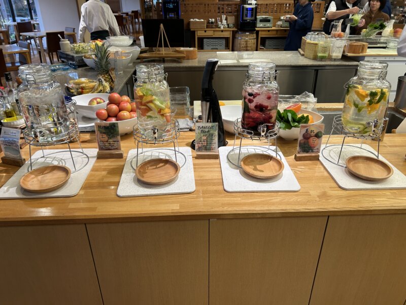 「蔵王の森」がつくる美と健康の温泉宿　ゆと森倶楽部　朝食のデトックスウォーター