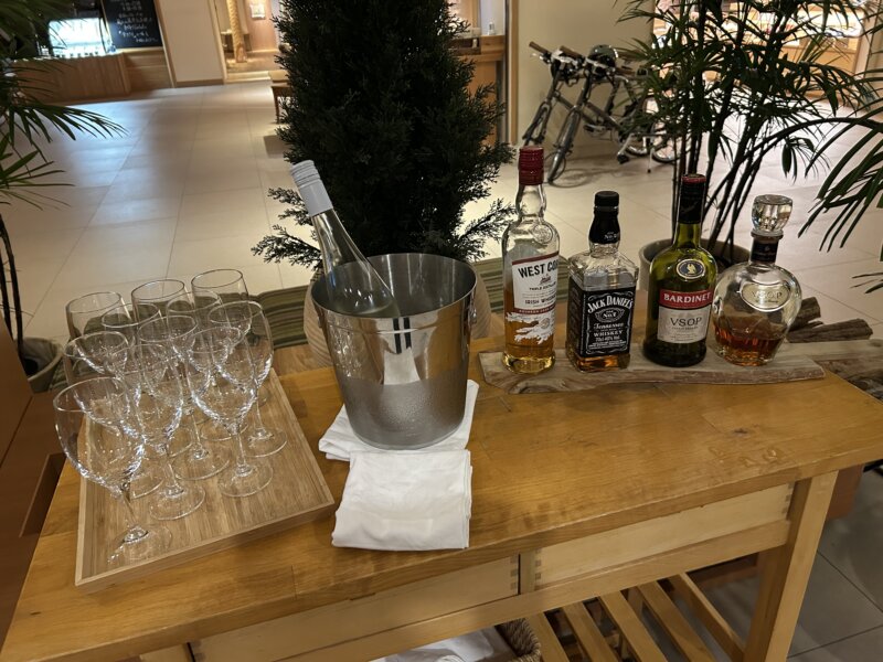 「蔵王の森」がつくる美と健康の温泉宿 ゆと森倶楽部 ラウンジのハードリカー