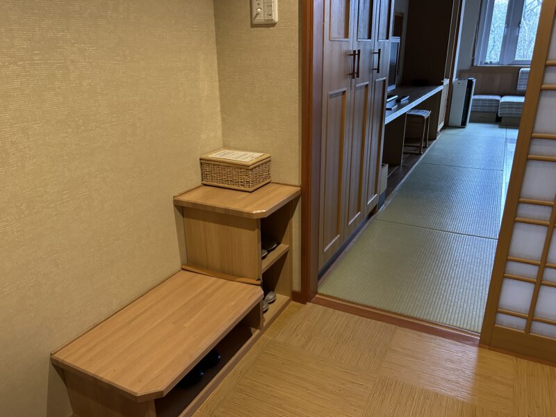 「蔵王の森」がつくる美と健康の温泉宿　ゆと森倶楽部　さくらトリプルの部屋入口