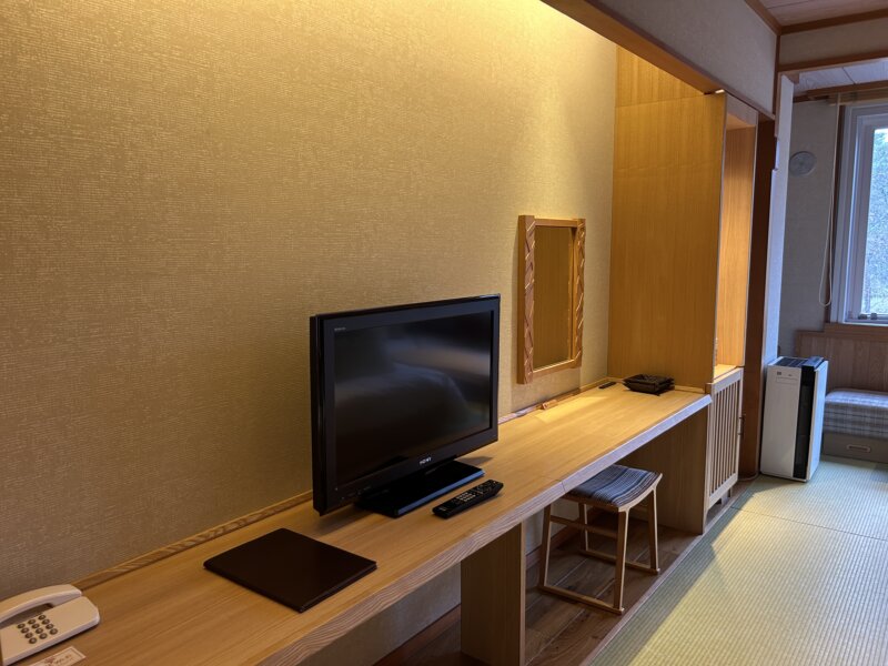 「蔵王の森」がつくる美と健康の温泉宿　ゆと森倶楽部　さくらトリプルの部屋のテレビ