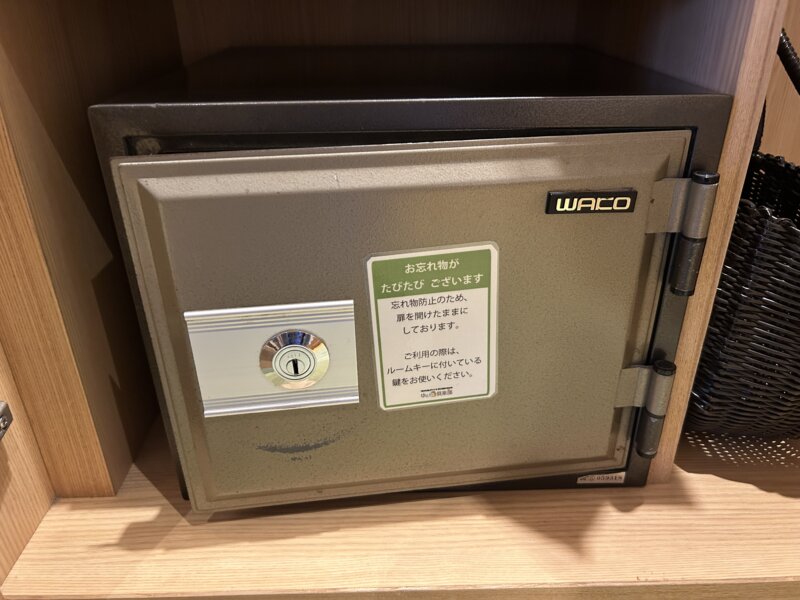 「蔵王の森」がつくる美と健康の温泉宿　ゆと森倶楽部　さくらトリプルの部屋の金庫