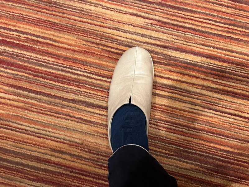 「蔵王の森」がつくる美と健康の温泉宿　ゆと森倶楽部　部屋にあるスリッパ