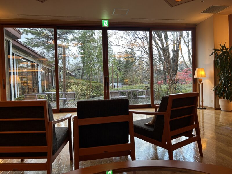 「蔵王の森」がつくる美と健康の温泉宿　ゆと森倶楽部　ラウンジの様子