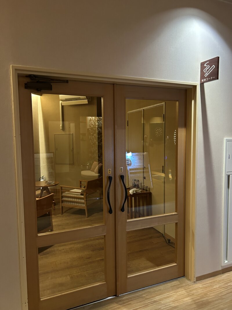 「蔵王の森」がつくる美と健康の温泉宿　ゆと森倶楽部　喫煙所