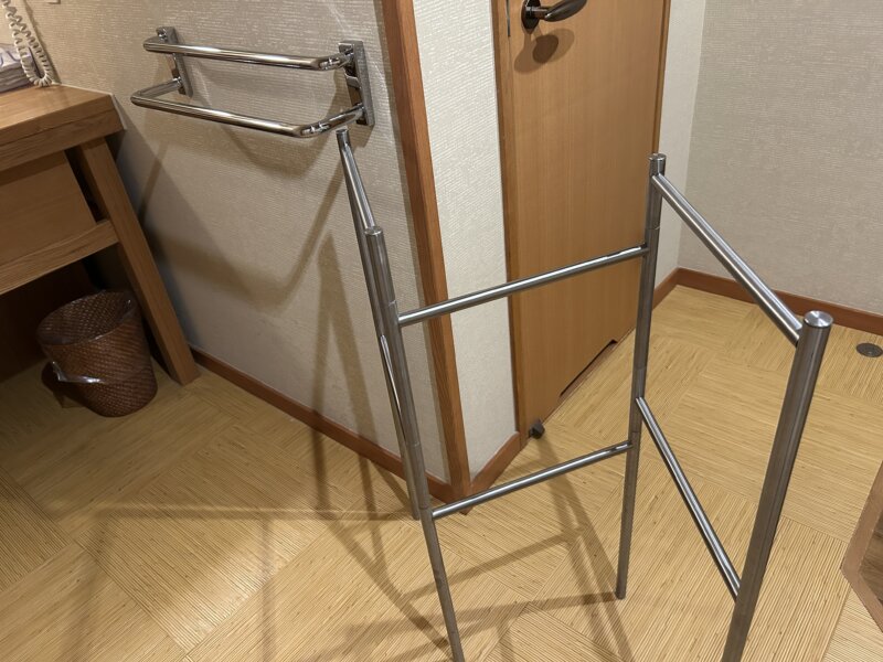 「蔵王の森」がつくる美と健康の温泉宿　ゆと森倶楽部　さくらトリプルの部屋のタオルハンガー