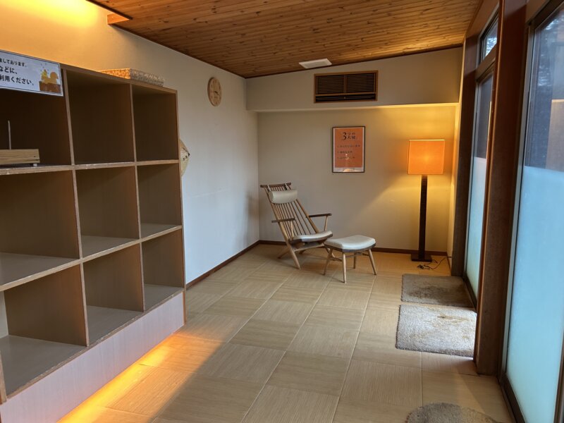 「蔵王の森」がつくる美と健康の温泉宿　ゆと森倶楽部　川の湯「しかく」脱衣所