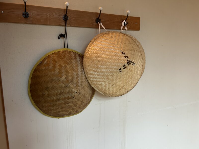 「蔵王の森」がつくる美と健康の温泉宿　ゆと森倶楽部　川の湯「しかく」にある竹傘