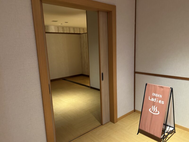 「蔵王の森」がつくる美と健康の温泉宿　ゆと森倶楽部　大浴場入口