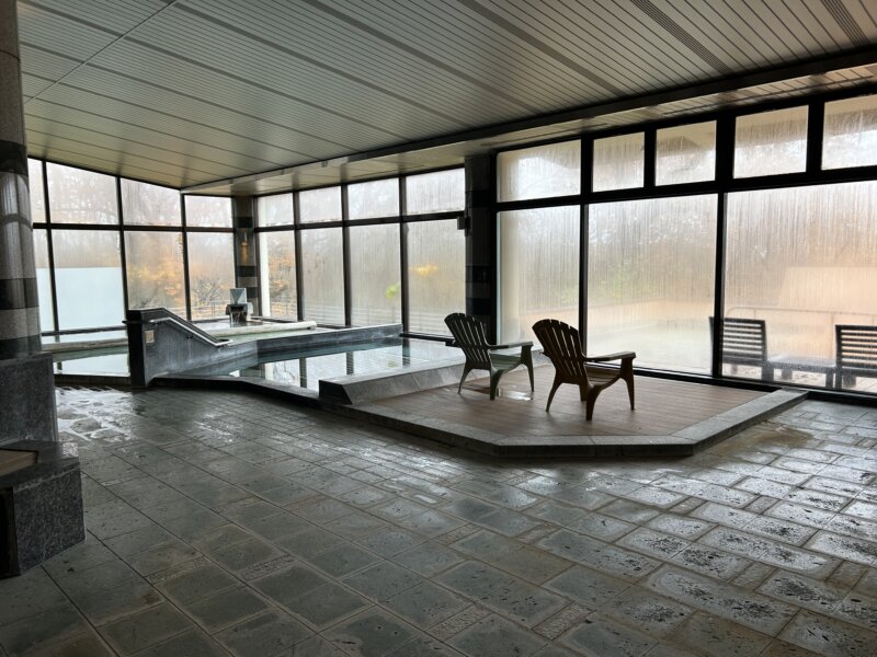 「蔵王の森」がつくる美と健康の温泉宿　ゆと森倶楽部　大浴場内湯（朝）