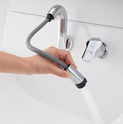 我が家が採用したリクシルピアラ洗面台の伸びるホース