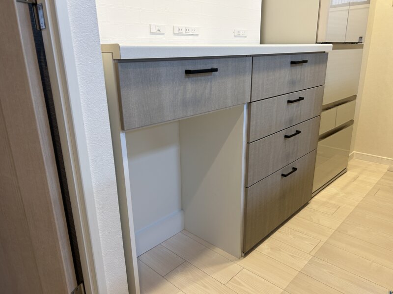 住設ショップHARUTAS 楽天市場店で購入し、DIY設置したリクシルESシリーズのカップボード