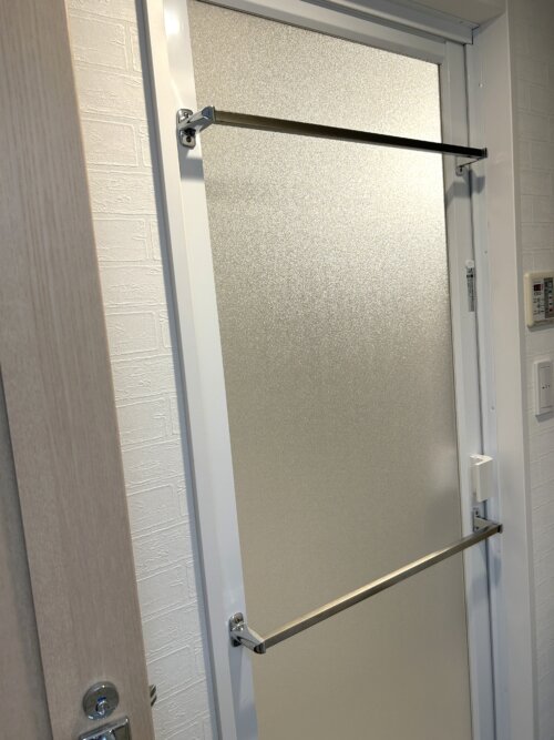 2本に指定して良かったお風呂の開き戸のタオルバー