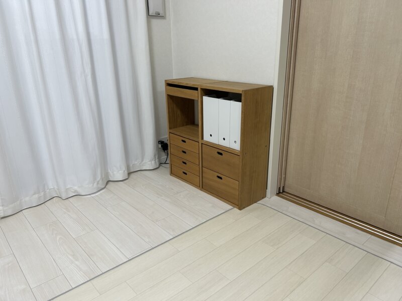 ルーターの置き場所に困り、ルーターを置くためだけに設置した無印良品のスタッキングシェルフ