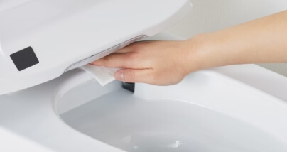一体型トイレの「お掃除リフトアップ」機能