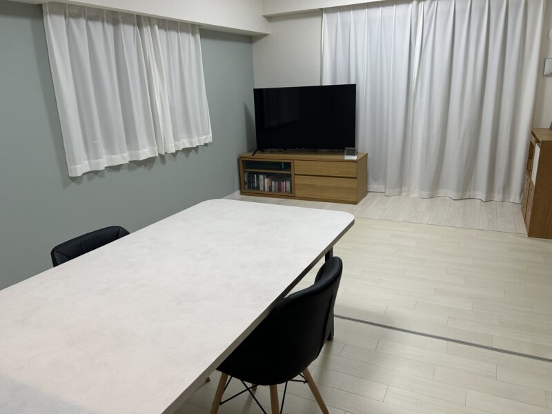 我が家が購入したテコデザインのcento(160×90)サイズのダイニングテーブル