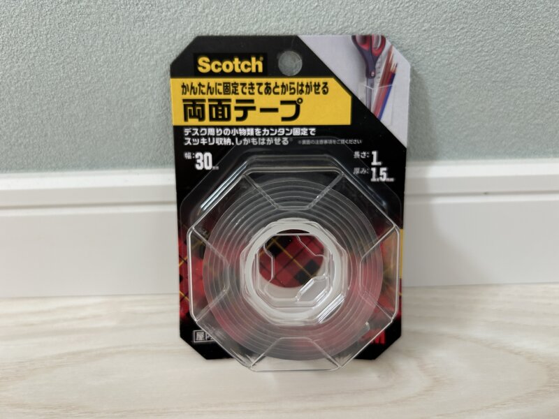 ダイニングラグのめくれ対策に購入した「スコッチ かんたんに固定できてあとからはがせる 両面テープ」