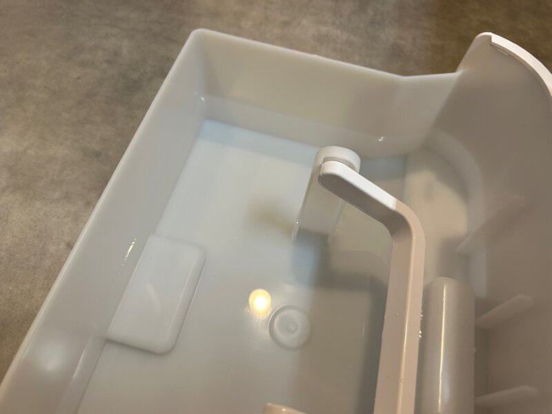 アイリスオーヤマ サーキュレーター衣類乾燥除湿器 8L（型番：KIJDC-N80）で4時間ほど乾燥させた時溜まった水の量