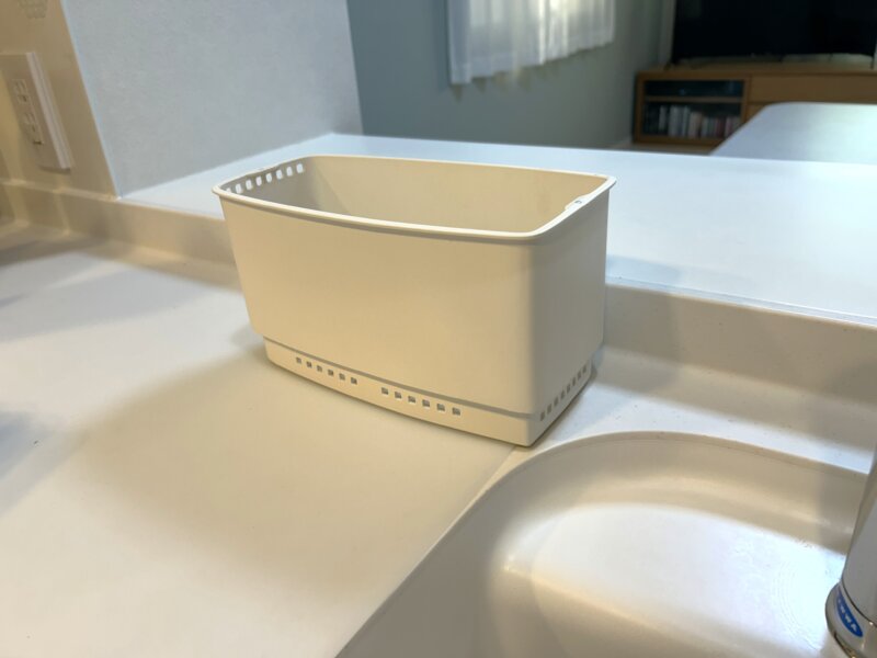 三角コーナー代わりに使える生ごみ乾燥機RITAKU(リタク)のバスケット