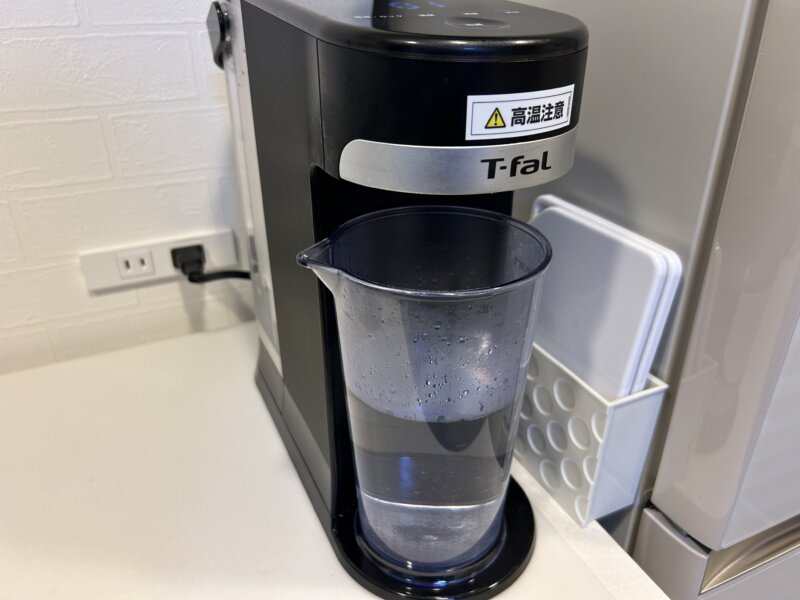 ティファールの瞬間湯沸かしケトル「ヴィテス 2.0L」のクエン酸洗浄を実際にやっているところ