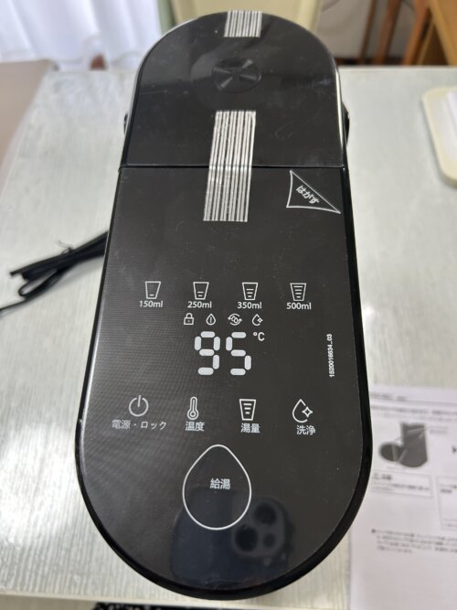 ティファールの瞬間湯沸かしケトル「ヴィテス 2.0L」の操作パネル(シールが貼られた状態)