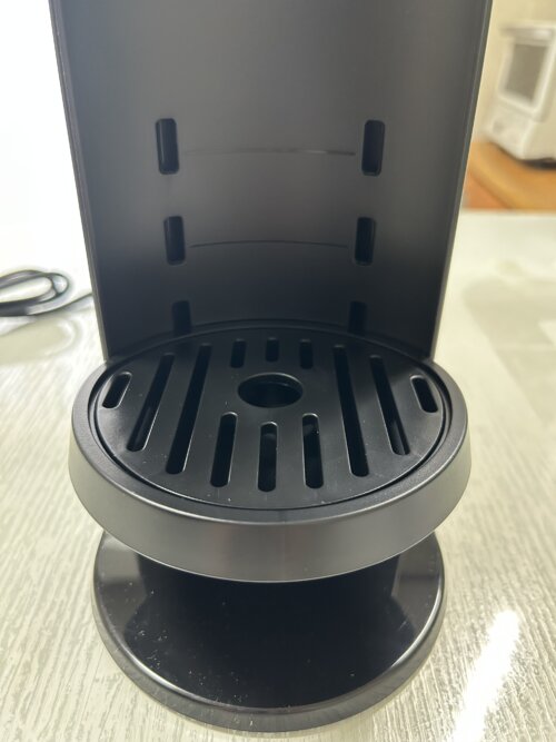ティファールの瞬間湯沸かしケトル「ヴィテス 2.0L」に付属している高さを4段階に変えられる便利なトレイ